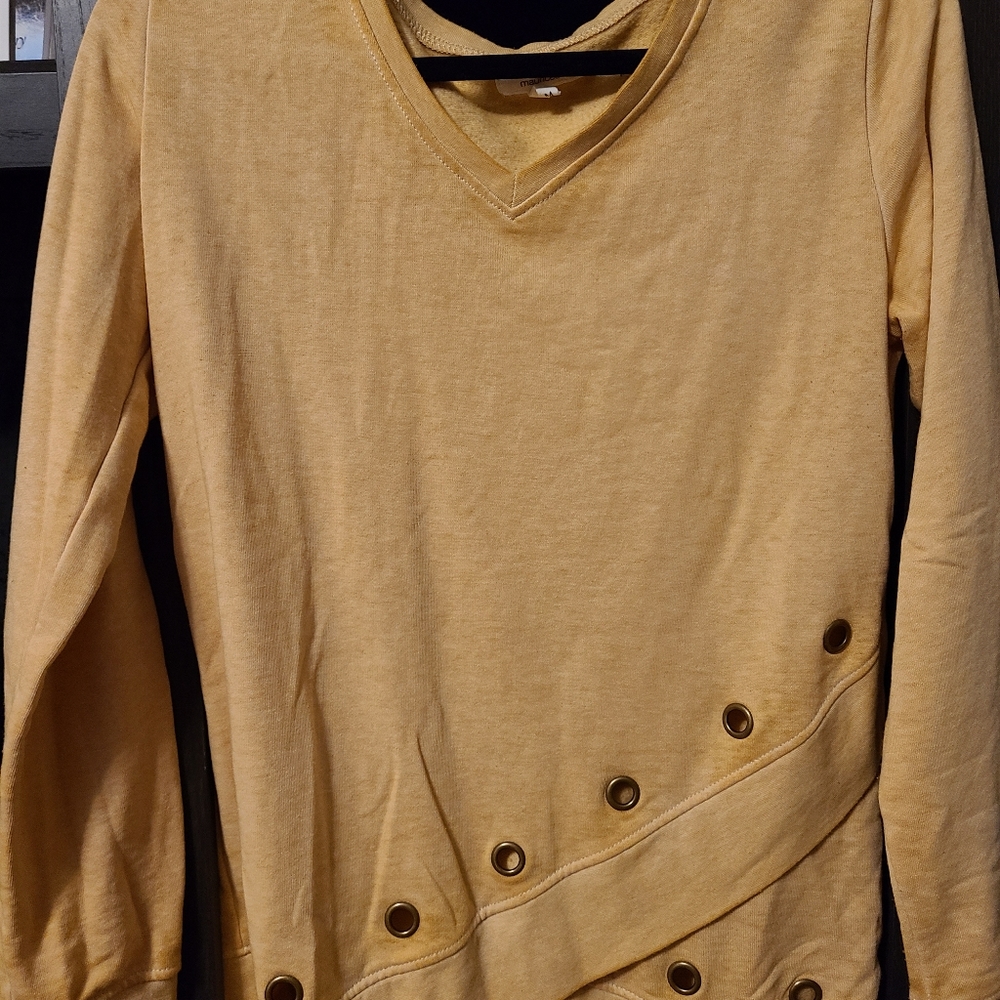 V neck sweatshirt